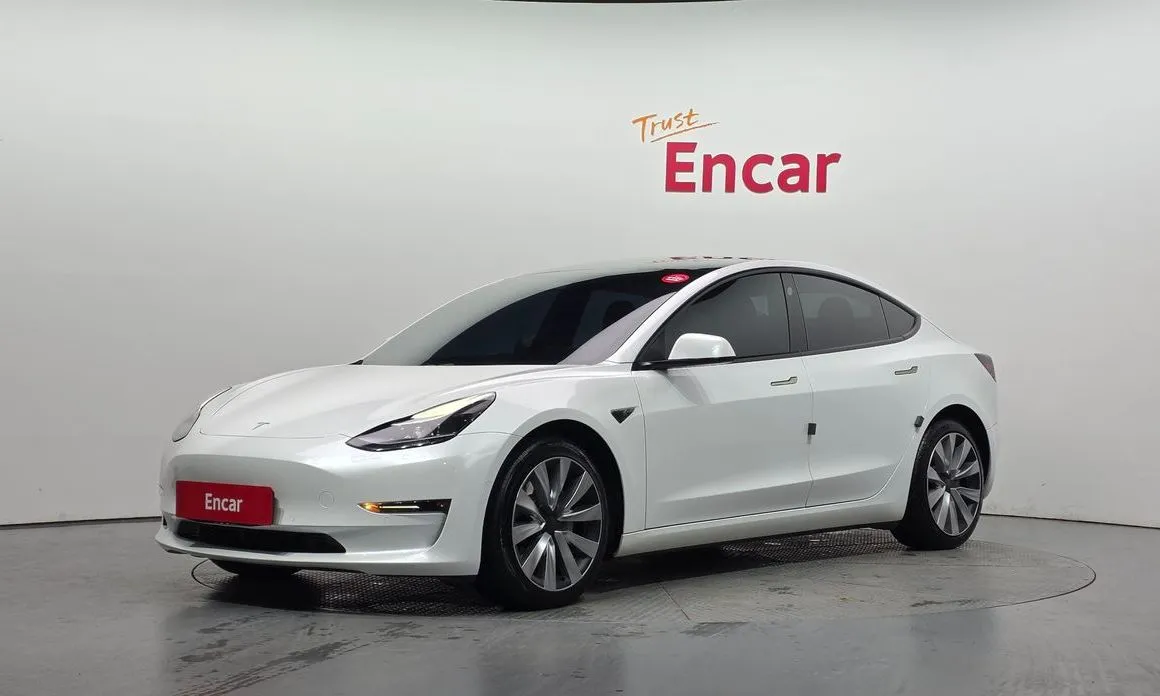 Tesla Model 3 — фото 1