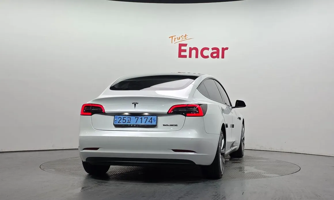 Tesla Model 3 — фото 10