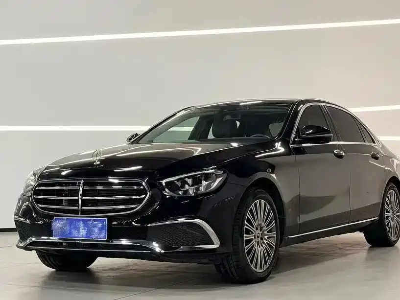 Mercedes-Benz E-Class — фото 1