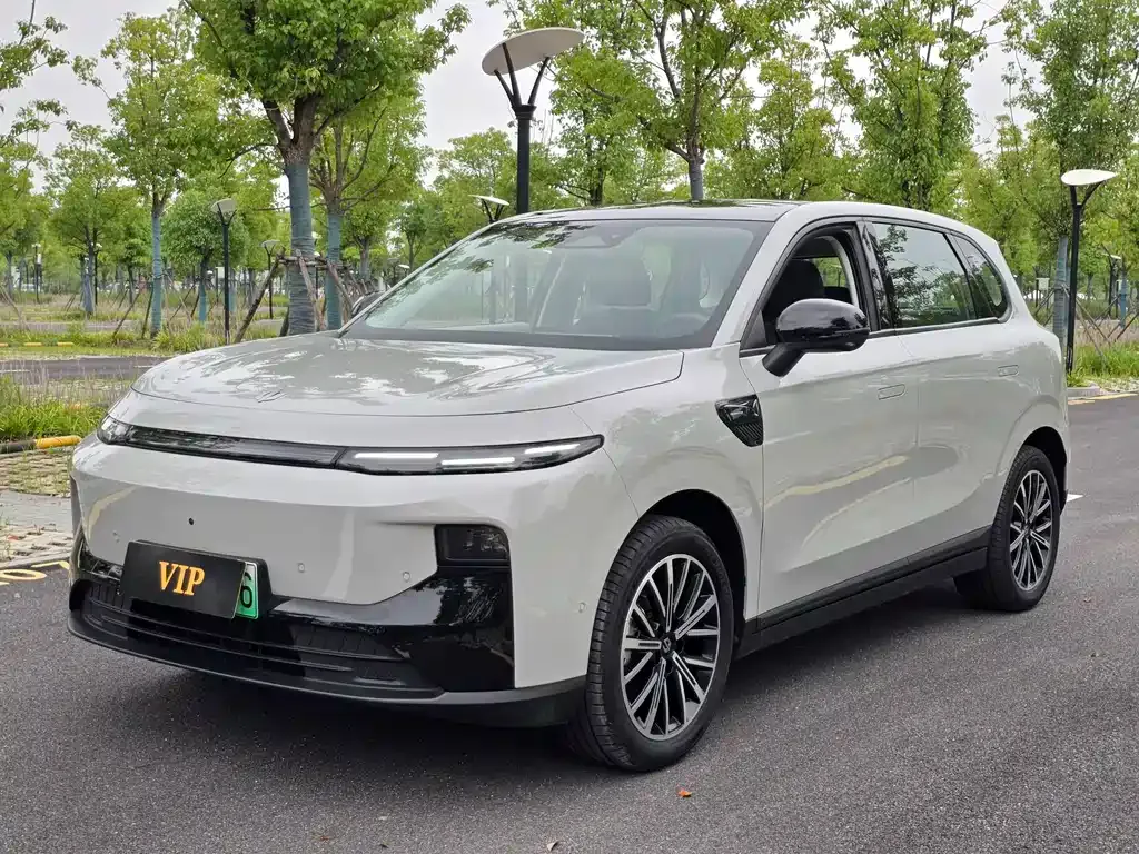 Leapmotor B10