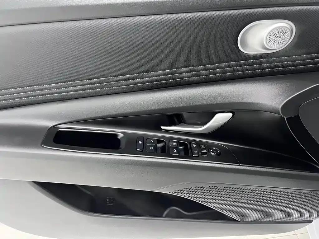 Hyundai Elantra — фото 10