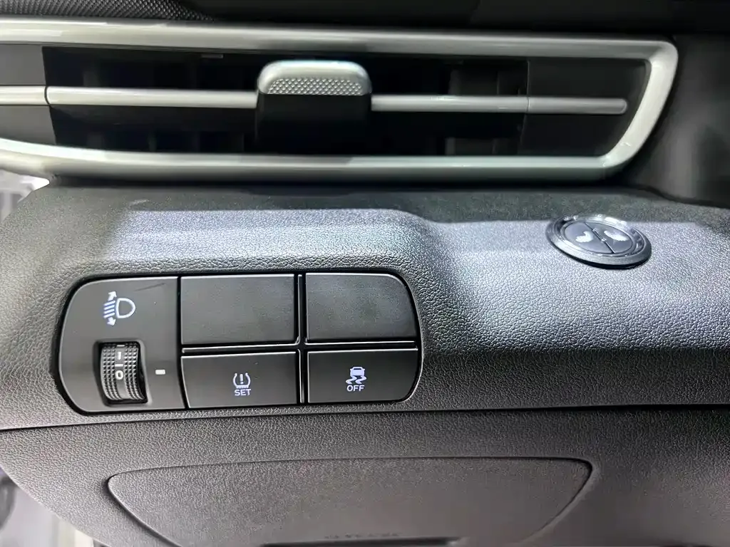 Hyundai Elantra — фото 6