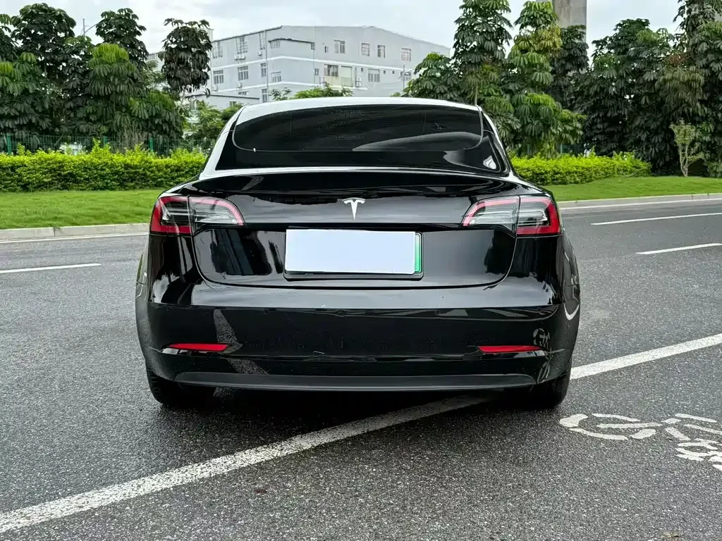 Tesla Model 3 — фото 10