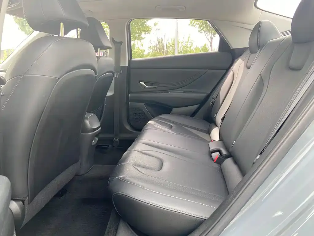 Hyundai Elantra — фото 3