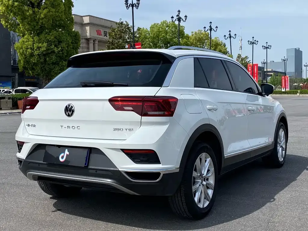 Volkswagen T-Roc — фото 6