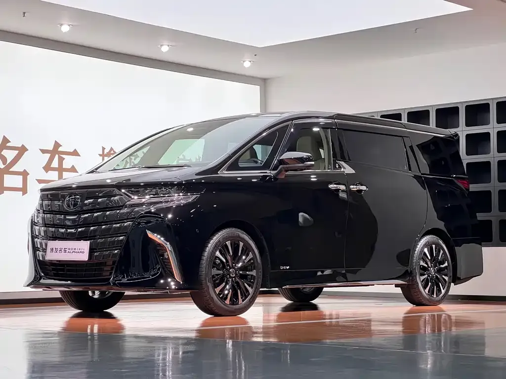 Toyota Alphard — фото 1