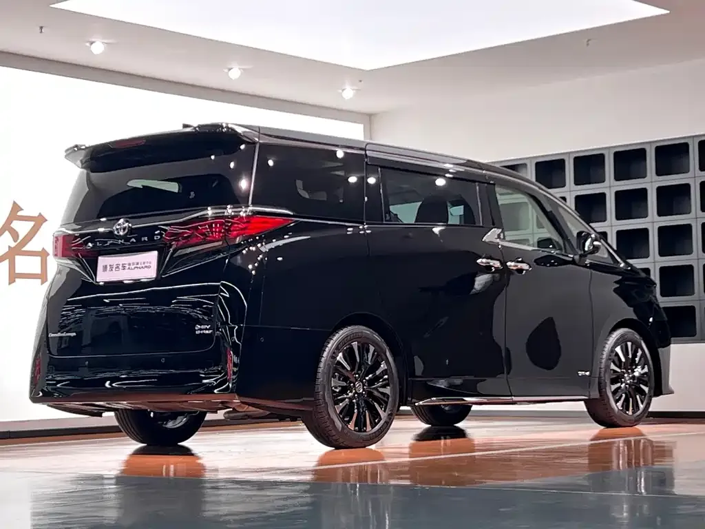 Toyota Alphard — фото 9