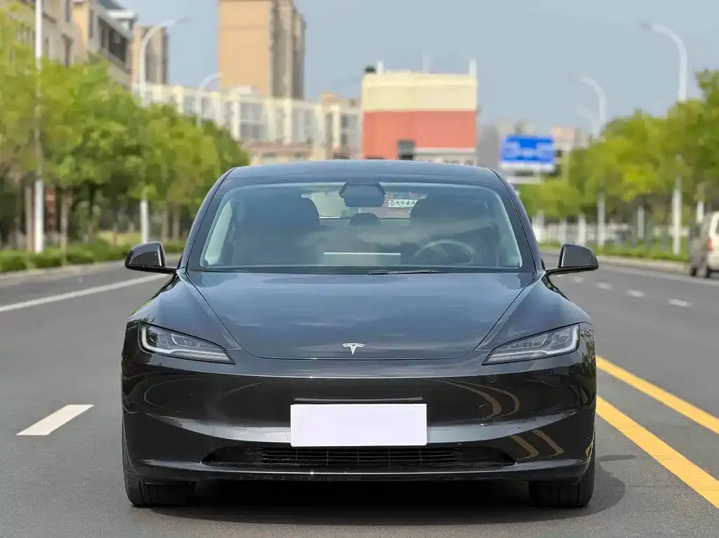 Tesla Model 3 — фото 2