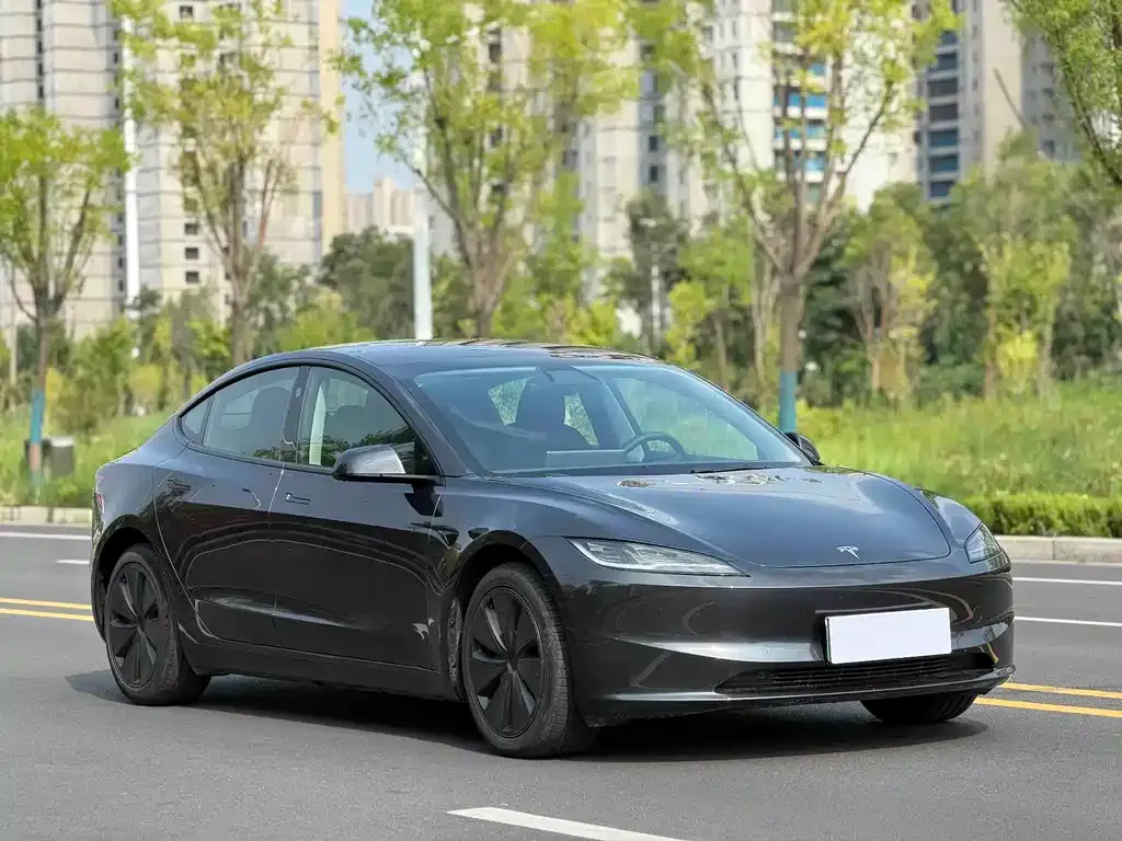 Tesla Model 3 — фото 4