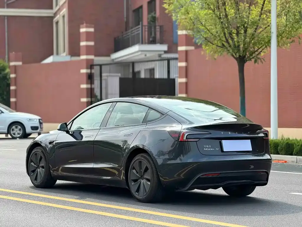 Tesla Model 3 — фото 9