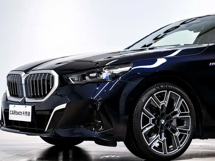 BMW 5 Series — фото 10