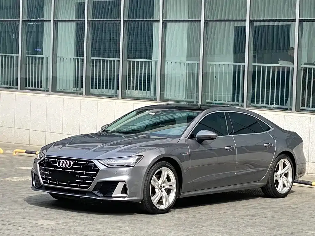 Audi A7L — фото 1