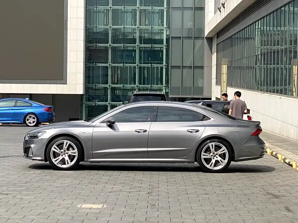 Audi A7L — фото 5