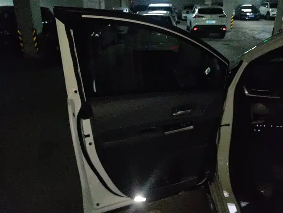 Toyota Granvia — фото 2