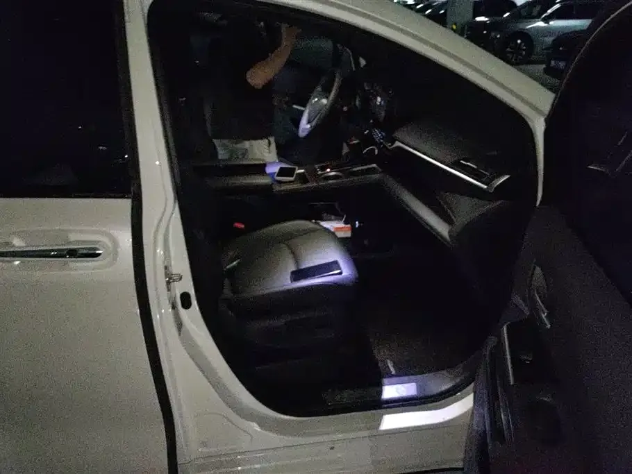 Toyota Granvia — фото 10