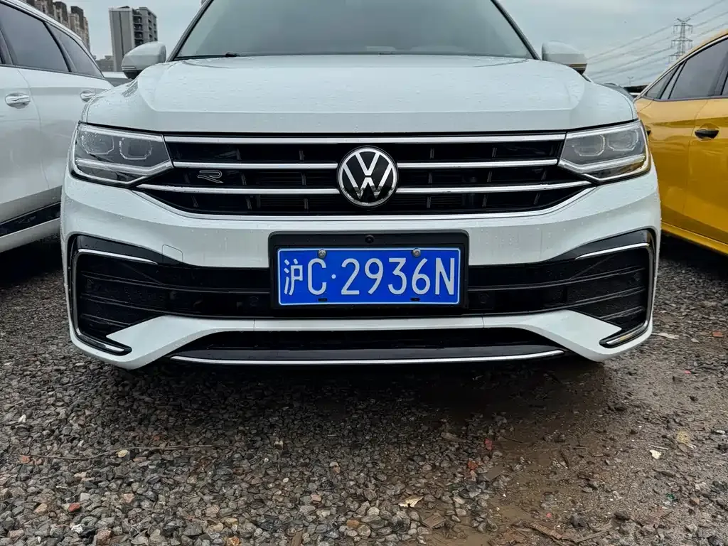 Volkswagen Tiguan L — фото 1