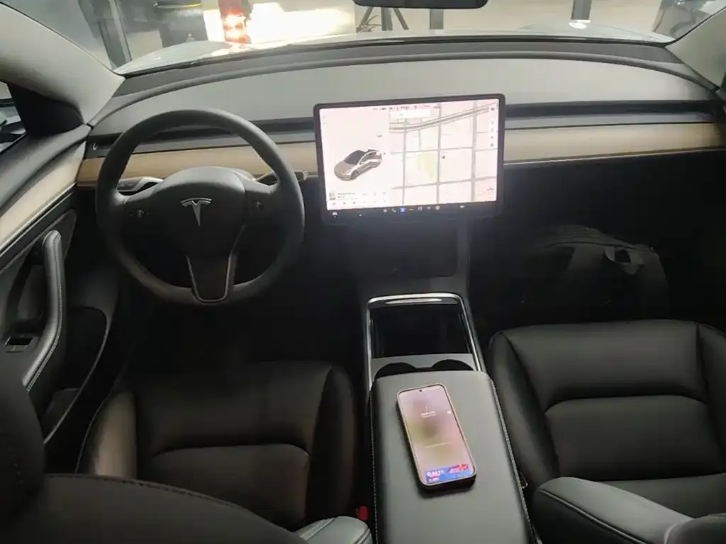 Tesla Model 3 — фото 4