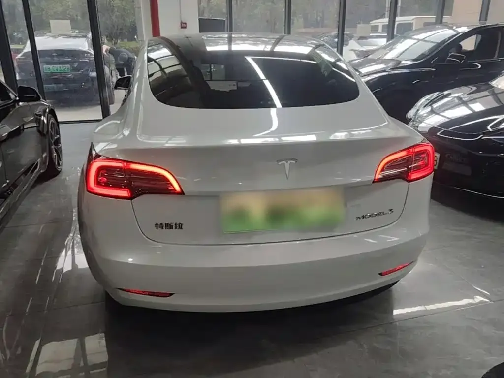 Tesla Model 3 — фото 8