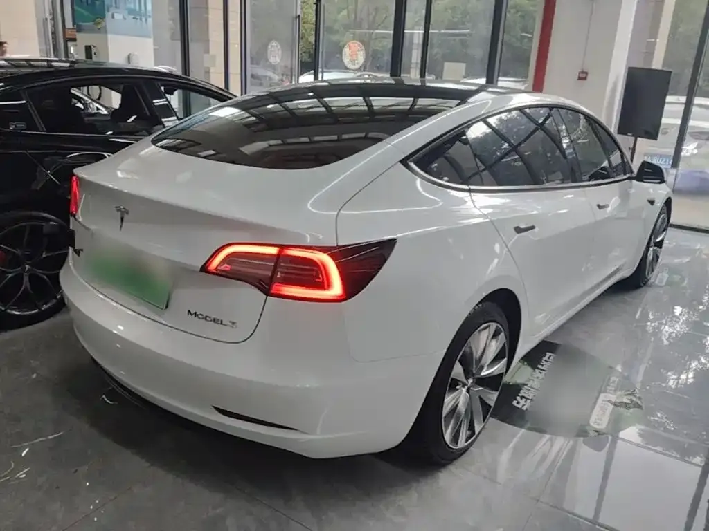 Tesla Model 3 — фото 6