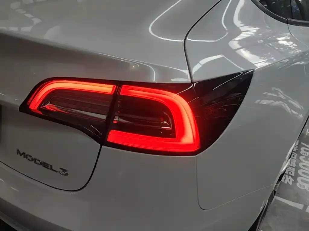 Tesla Model 3 — фото 3