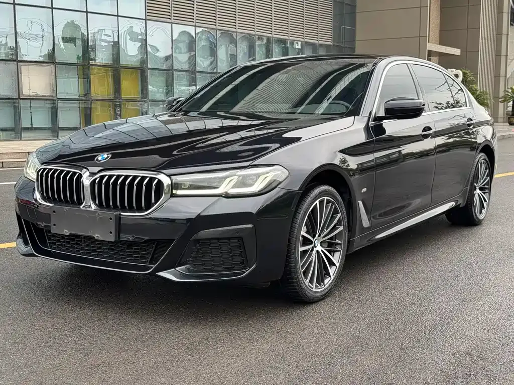 BMW 5 Series — фото 1