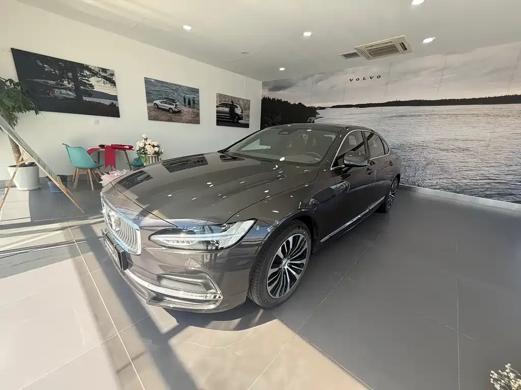 Volvo S90 — фото 1