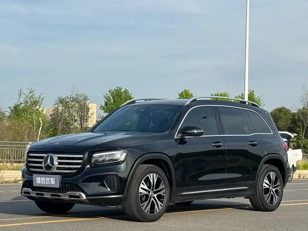 Mercedes-Benz GLB — фото 1