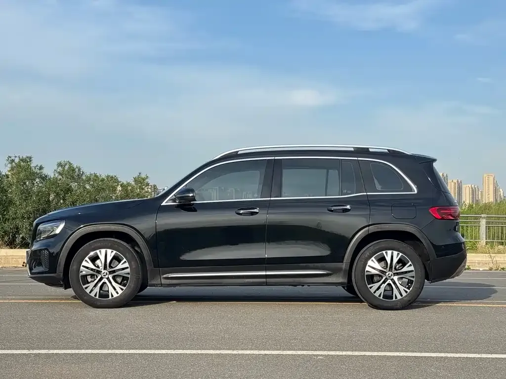 Mercedes-Benz GLB — фото 10