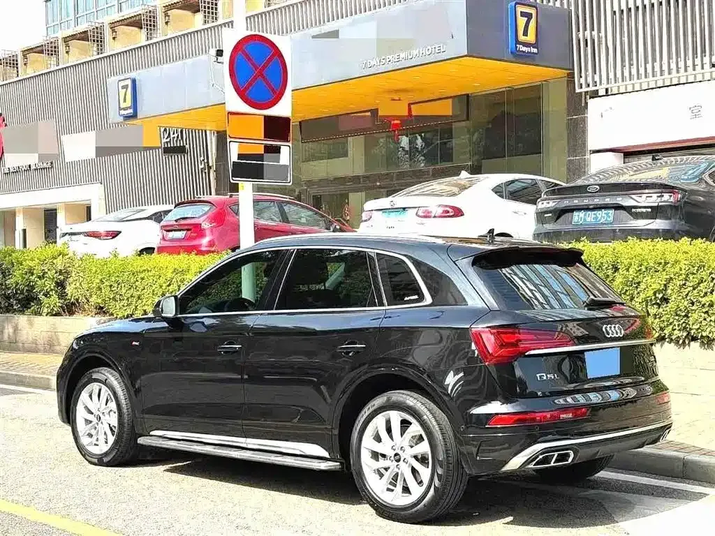 Audi Q5L — фото 10