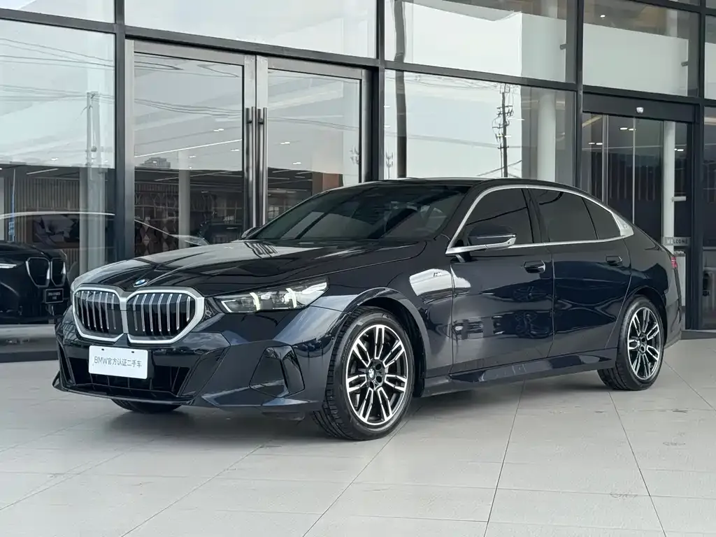 BMW 5 Series — фото 1