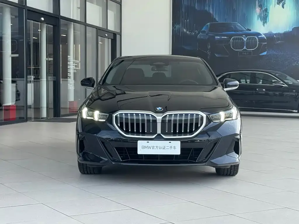 BMW 5 Series — фото 7