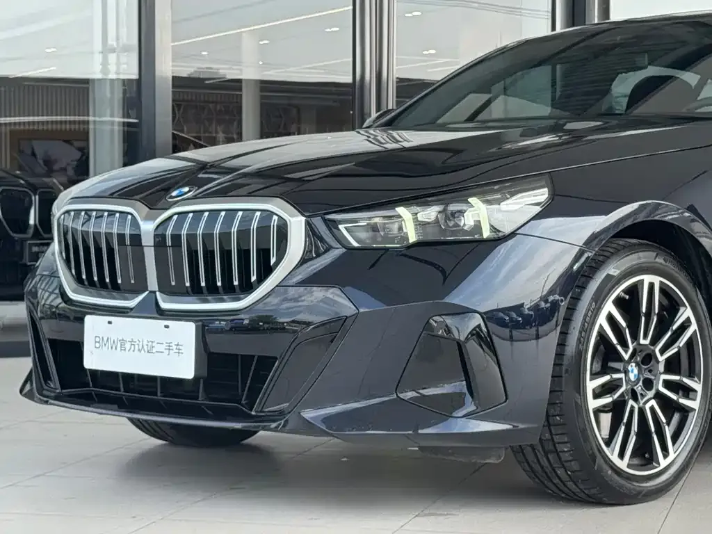 BMW 5 Series — фото 9