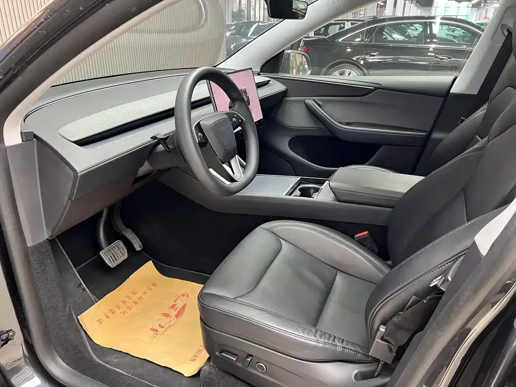 Tesla Model Y — фото 10