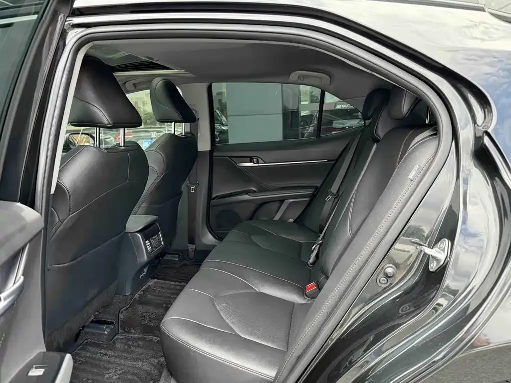 Toyota Camry 2024 из CN, фото 2