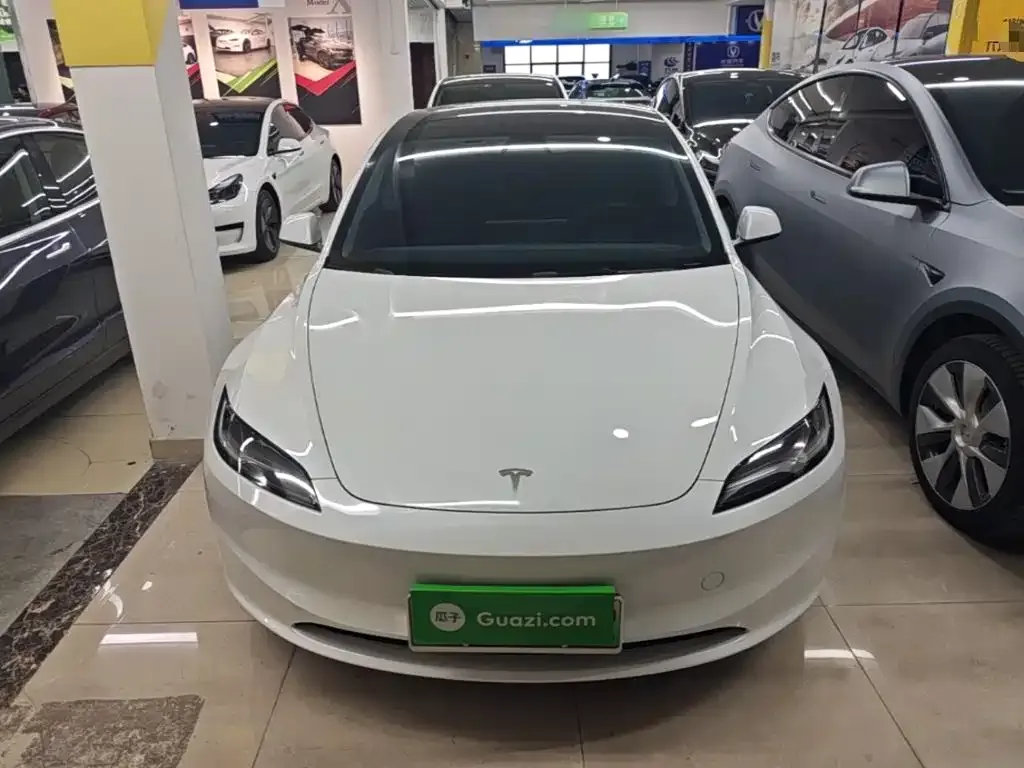 Tesla Model 3 — фото 10