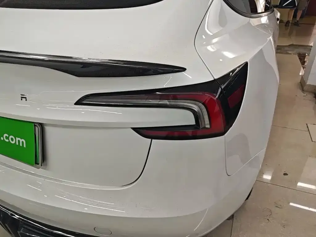 Tesla Model 3 — фото 2