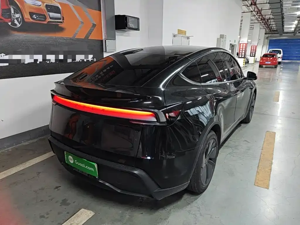 Tesla Model Y — фото 8
