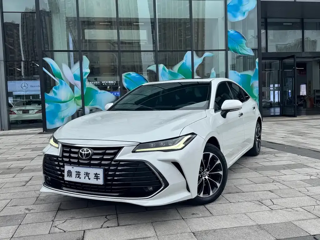 Toyota Avalon — фото 1