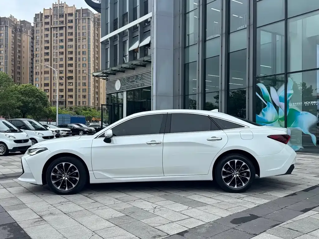 Toyota Avalon — фото 4