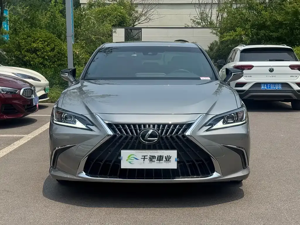 Lexus ES — фото 10
