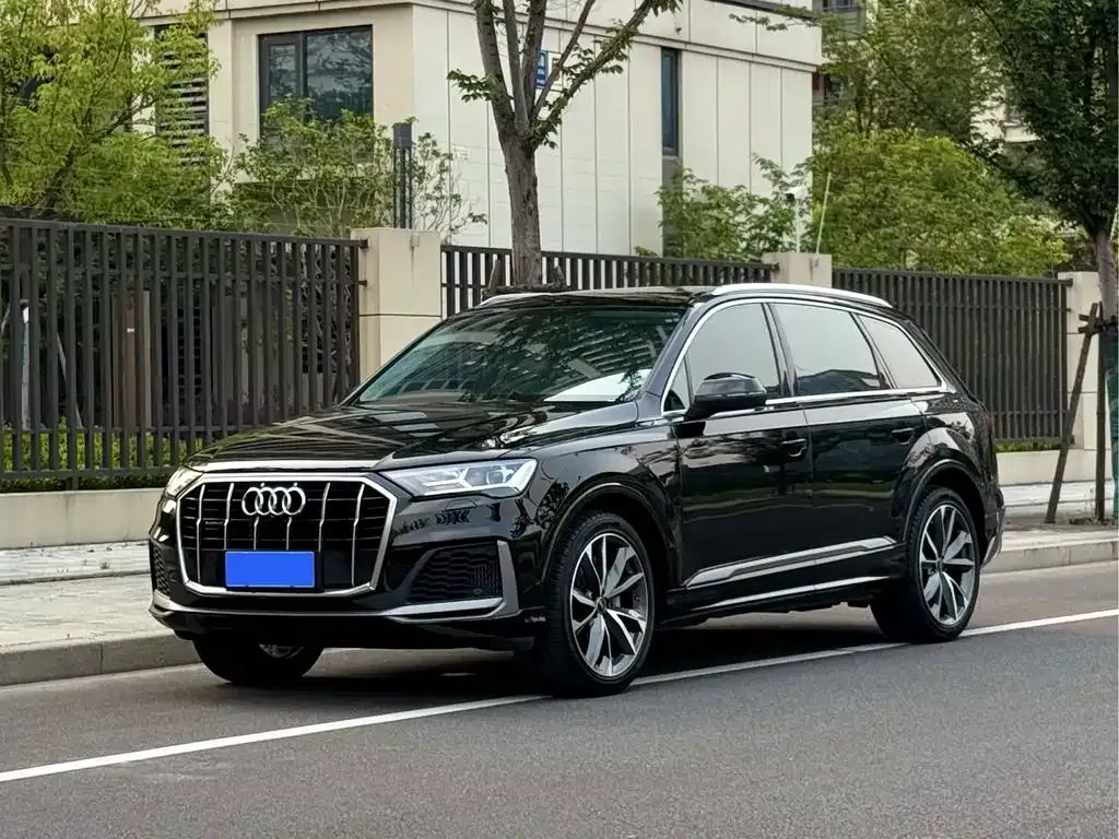 Audi Q7 — фото 1