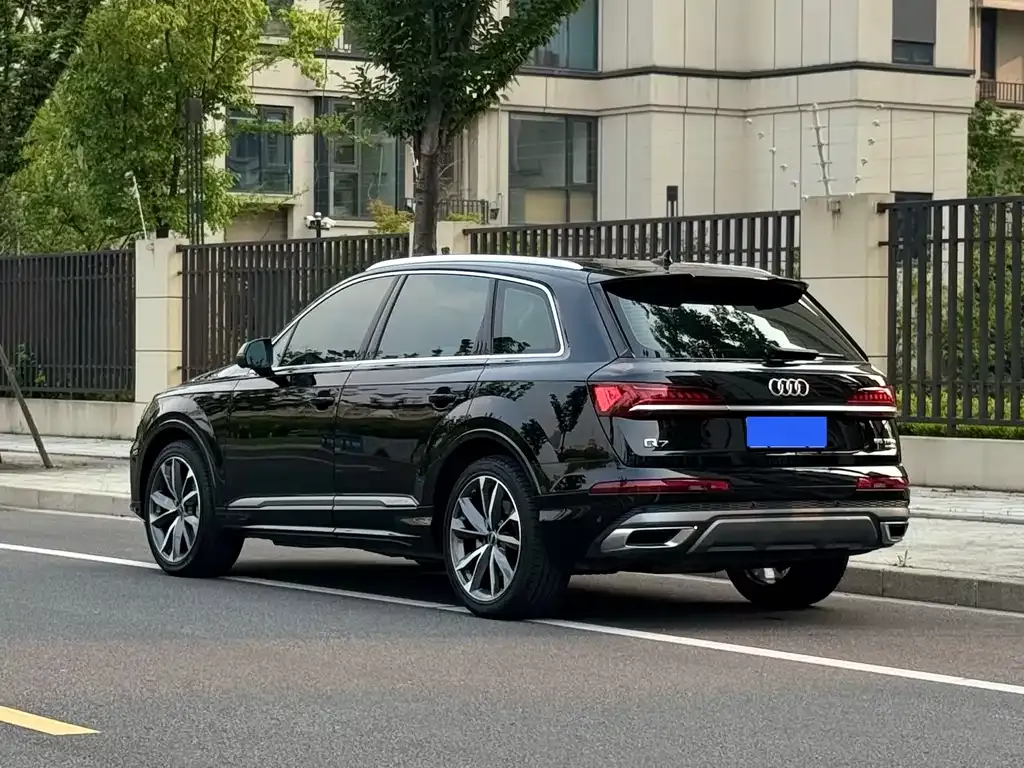 Audi Q7 — фото 7
