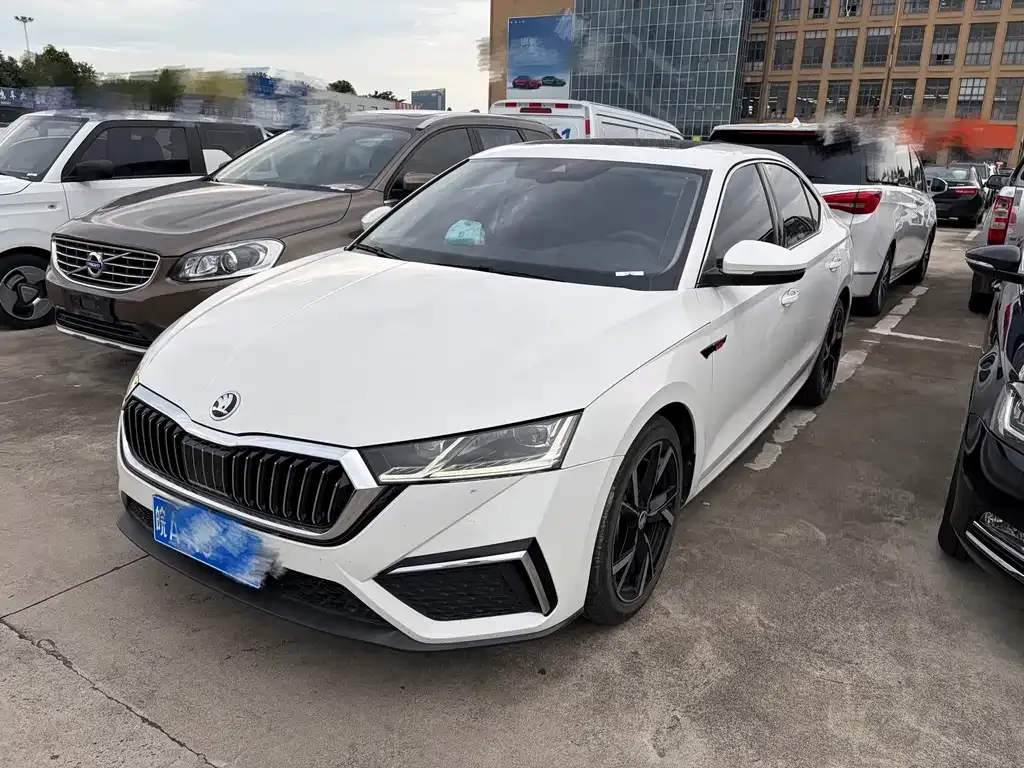Skoda Octavia — фото 1