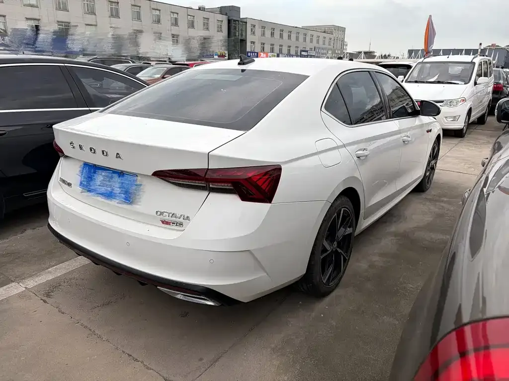 Skoda Octavia — фото 2