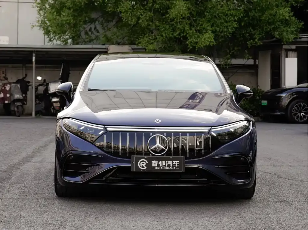 Mercedes-Benz EQS AMG — фото 10