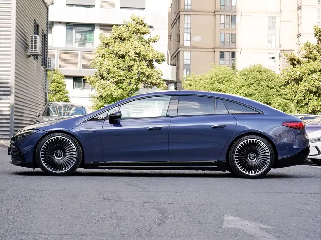 Mercedes-Benz EQS AMG — фото 7