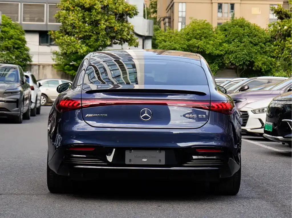 Mercedes-Benz EQS AMG — фото 9