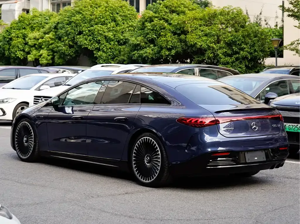 Mercedes-Benz EQS AMG — фото 5