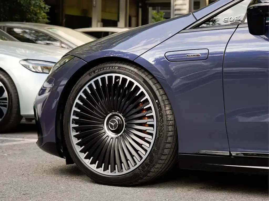 Mercedes-Benz EQS AMG — фото 8