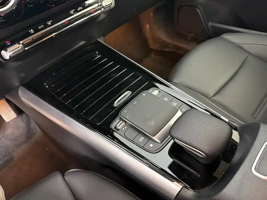 Mercedes-Benz GLA — фото 7